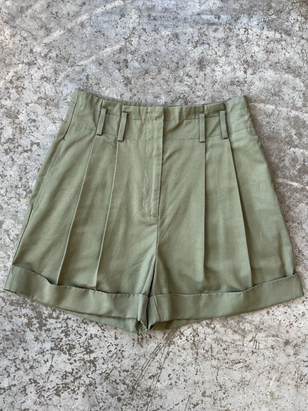 Elizabeth and James Olive Green High Waisted Pleated Cuffed Shorts Size 8